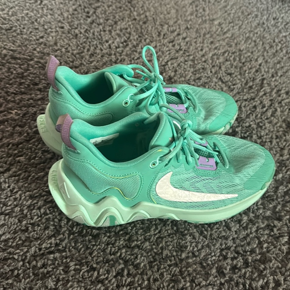 Nike Big Boy Basketball Sneaker